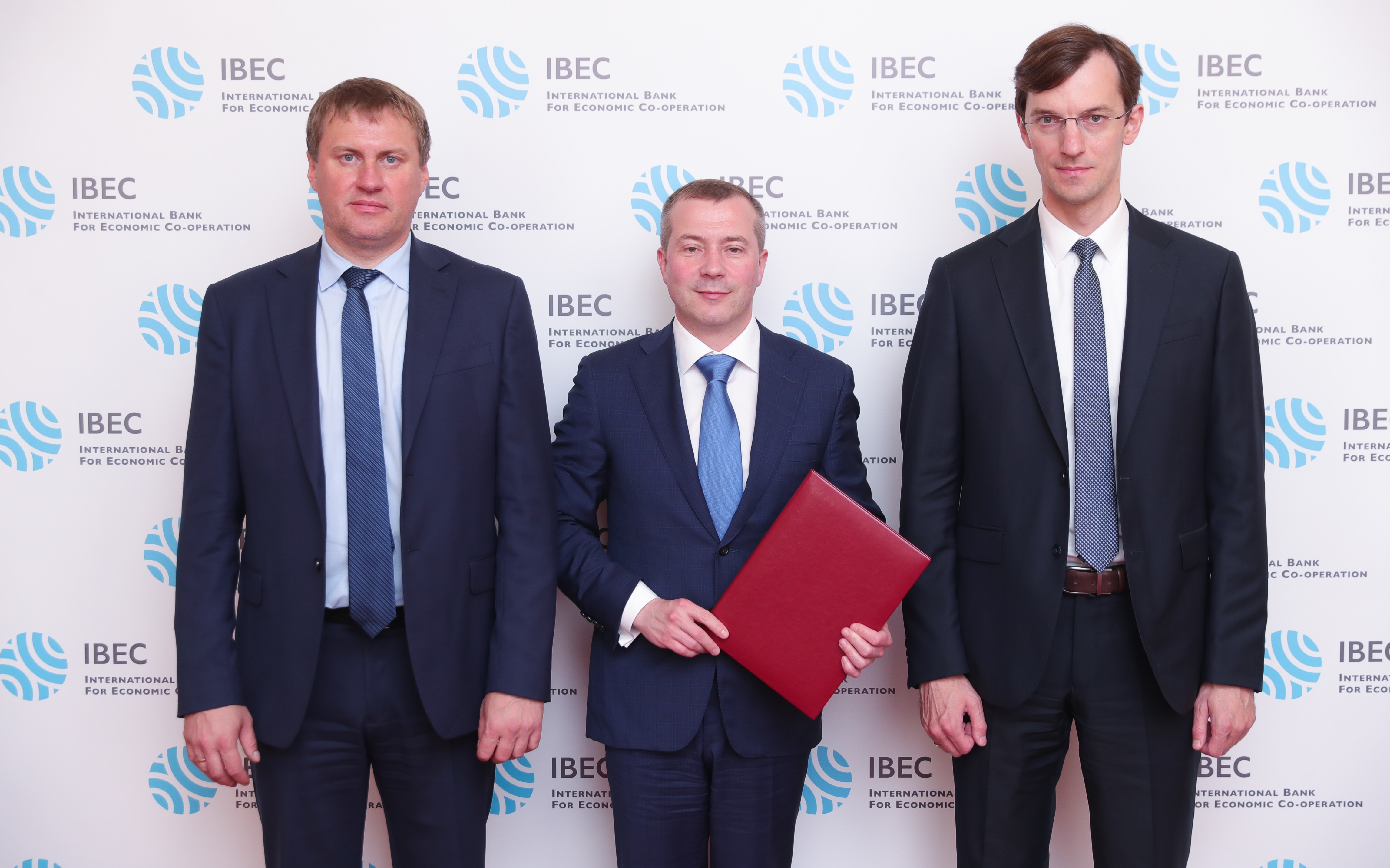 IBEC develops cooperation with the Joint Institute for Nuclear Research