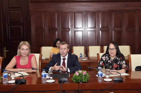 The IBEC delegation meets with the management of the State Bank of Vietnam (SBV)